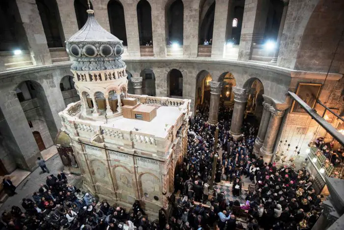 Das Foto (© GZek) zeigt das Innere der Grabeskirche in Jerusalem