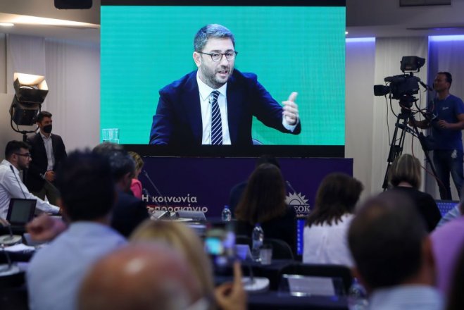 Unser Foto (© Eurokinissi) zeigt den Vorsitzenden der PASOK-KinAl Nikos Androulakis 1während der Pressekonferenz in Thessaloniki am Donnerstag (15.9.2022).