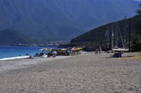 Unser Archivfoto (© Eurokinissi) entstand am Strand Plaka bei Leonidio auf der Peloponnes.