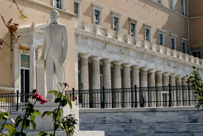 Unser Archivfoto (© Eurokinissi) entstand vor dem Parlamentsgebäude in Athen.