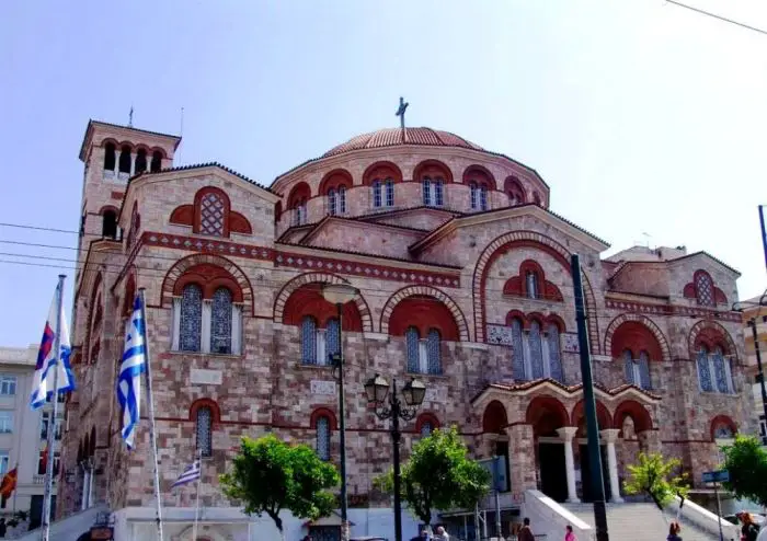 Unser Foto (© eurokinissi) zeigt Agia Triada Kirche in Piräus.