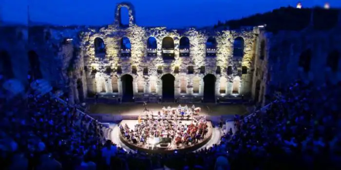 Das Amphitheater „Odeon des Herodes Atticus“ (© whyathens.com)