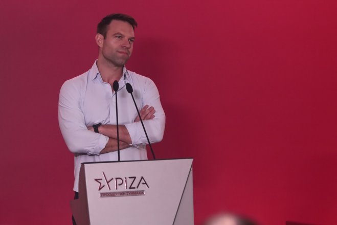 Unser Foto (© Eurokinissi) zeigt SYRIZA-Chef Stefanos Kasselakis am Wochenende während der Sitzung des Zentralkomitees der Partei.