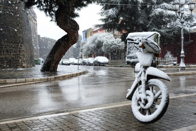 Foto (© Eurokinissi): Schlechtwetterfront „Filippos“ bringt eisige Temperaturen.