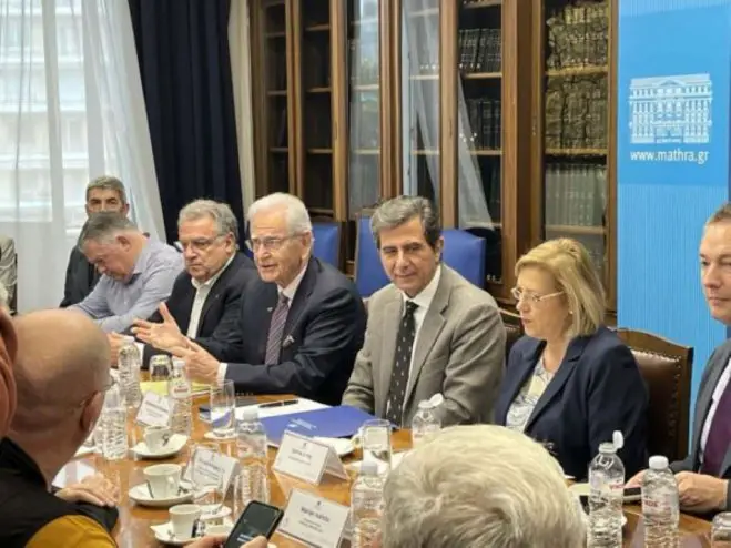 Unser Foto (© Innenministerium Griechenland) entstand während des Treffens zur Unterzeichnung des Kooperationsabkommens.