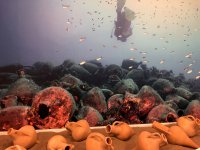 Unser Foto (Foto: yppo) zeigt das Wrack von Peristera, wie es sich im Informationszentrum im Inselhauptort präsentiert.