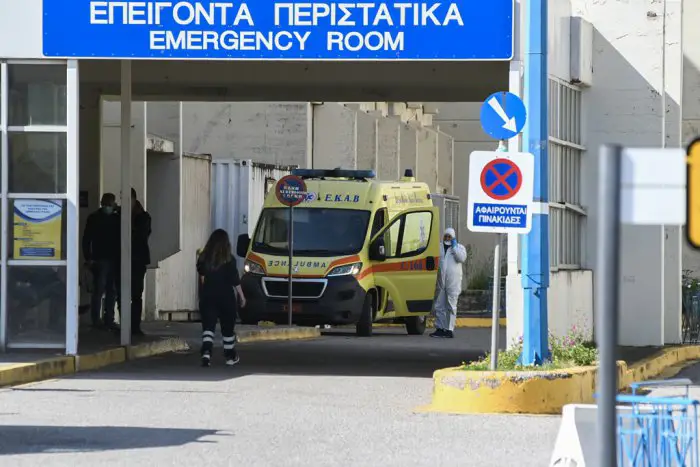 Unser Archivfoto (© Eurokinissi) entstand Anfang März vor dem Krankenhaus von Rion auf Patras.