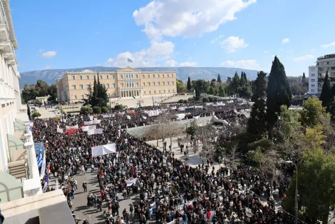 Unser Foto (© Eurokinissi) entstand am Samstag (28.2.) vor dem Syntagma-Platz in Athen.