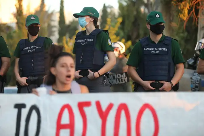Unsere Fotos (© Eurokinissi) entstanden im Rahmen von Studentenprotesten gegen die Einführung der Universitäts-Polizei.
