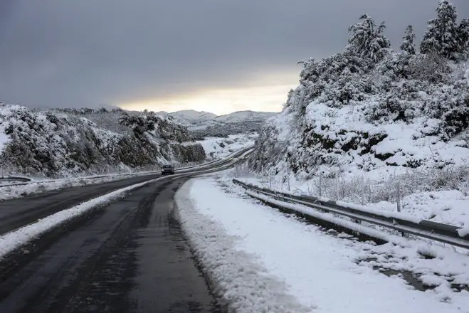 Foto (© Eurokinissi): Kreta wird in den letzten Tagen von Unwettern mit Regen, Hagel und Schnee heimgesucht.