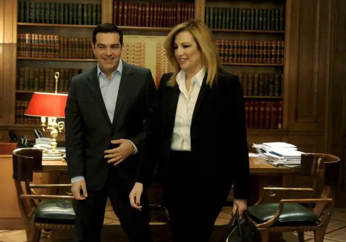 Unser Archivfoto (© Eurokinissi) zeigt Oppositionschef Alexis Tsipras (SYRIZA) während eines Treffens mit der Vorsitzenden der Bewegung der Veränderung Fofi Gennimata.