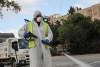 Gründliche Stadtreinigung: Unser Foto (© Eurokinissi) entstand am Freitagmorgen (13.11.) vor dem Akropolis-Museum unterhalb des Parthenons.