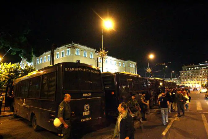 „Empörte des Syntagma-Platzes“ blockierten Ausgang des Parlaments