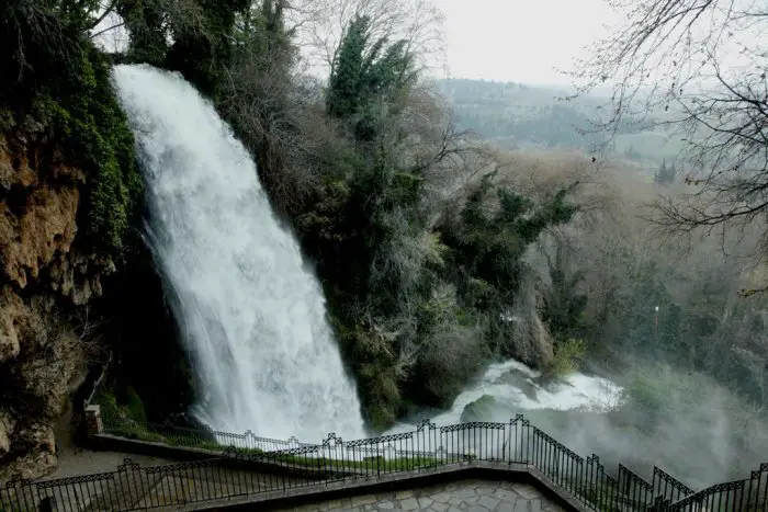 Unser Archivfoto (© Eurokinissi) zeigt einen Wasserfall in Edessa.