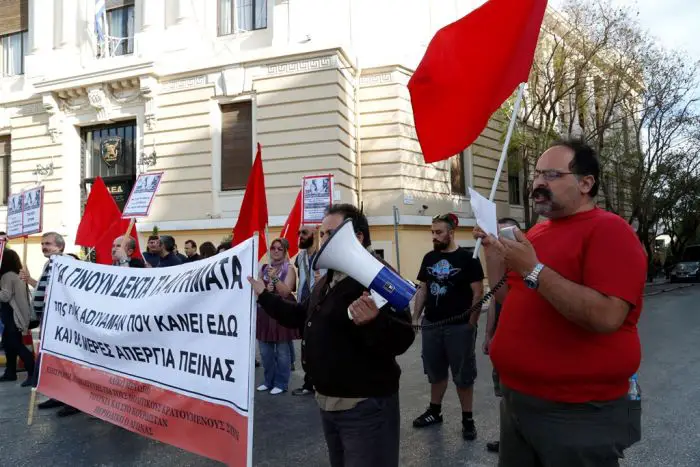 Anarchistischer Anschlag mit Farbe auf türkische Botschaft in Athen