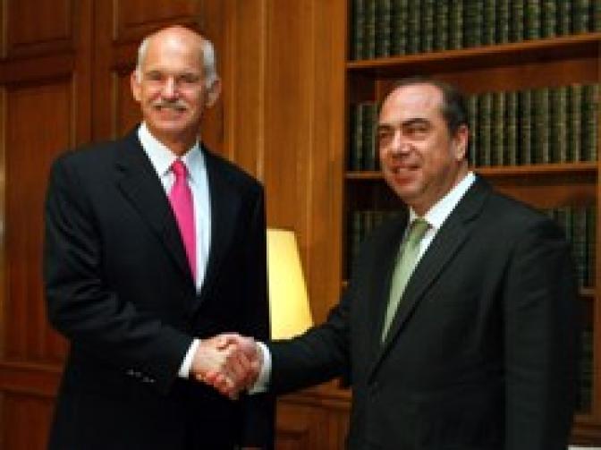 Premier Papandreou besucht Zypern und den Nahen Osten