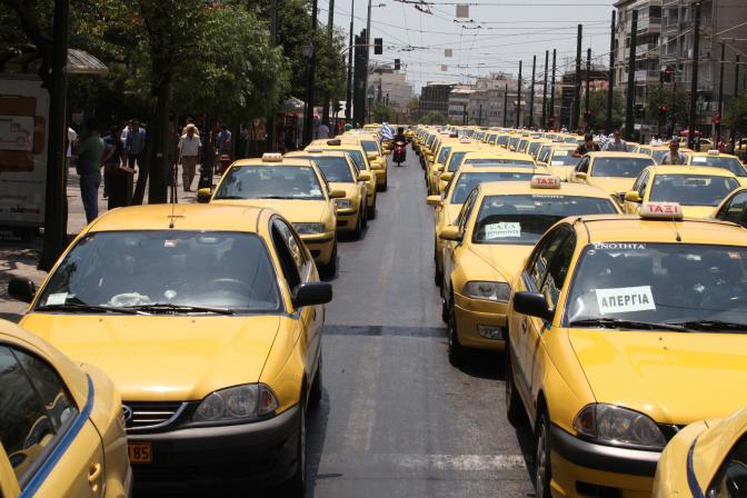 Taxibesitzer legen in Teilen Griechenlands den Verkehr lahm