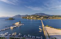 Auf dem Foto ist das Kloster Vlachernas auf Korfu zu sehen (© Getty Images / FTI).