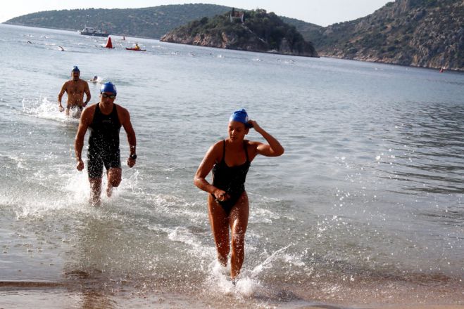 Unser Archivfoto (© Eurokinissi) entstand während eines Triathlons auf der Peloponnes.