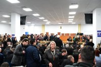 Unser Foto (© Eurokinissi) entstand am Montag (23.3.) während des Tempi-Prozesses in Larissa.