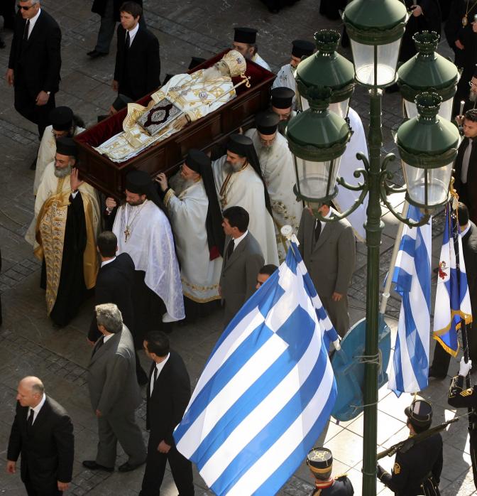 Begräbnis mit allen Ehren für Erzbischof Christodoulos