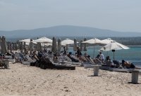 Der Strand von Potamos im Süden der Stadt Thessaloniki (© Eurokinissi).