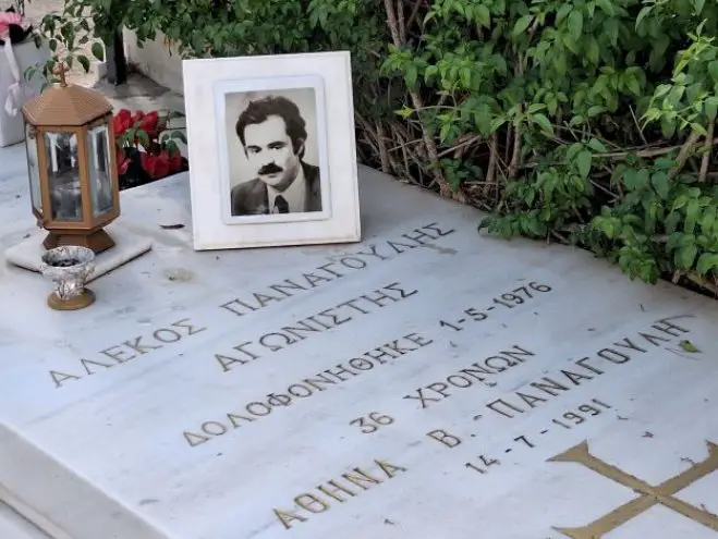 Grabstätte des griechischen Freiheitskämpfers Alekos Panagoulis. Foto (© Stefan Berkholz)