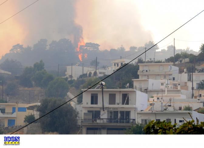 Waldbrände auf Rhodos, auf der Peloponnes und bei Athen