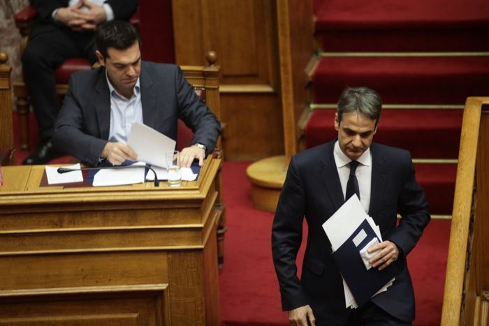 Umfrage: SYRIZA liegt knapp hinter den Konservativen – Tsipras nach wie vor beliebt