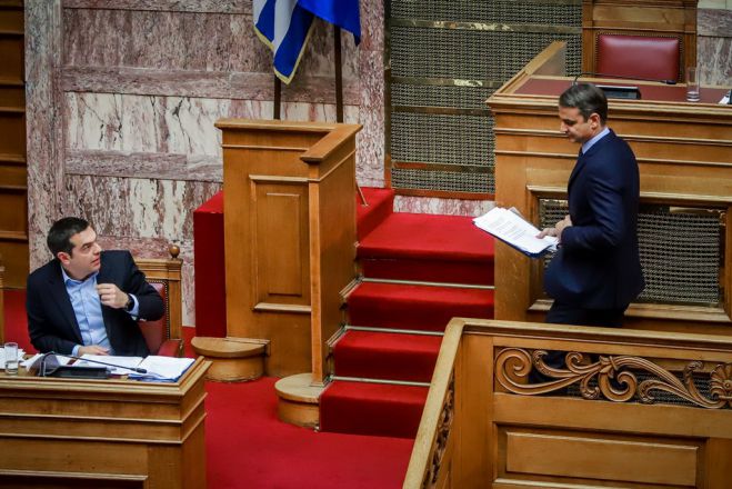 Unser Archivfoto (© Eurokinissi) zeigt Ministerpräsident Alexis Tsipras (l.) und Oppositionschef Kyriakos Mitsotakis während einer früheren Debatte im Parlament.