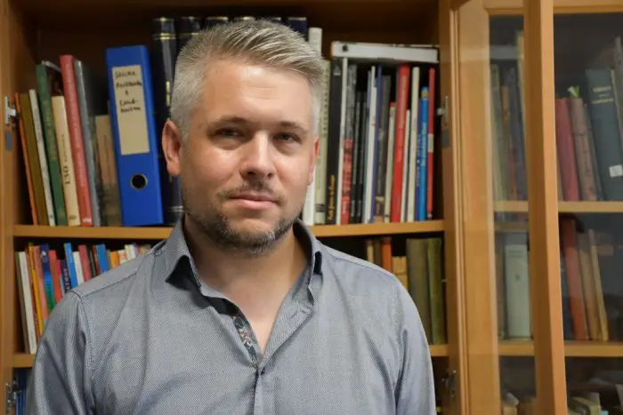 Unser Foto  (© Griechenland Zeitung / Jan Hübel) zeigt Dr. Valentin Schneider.