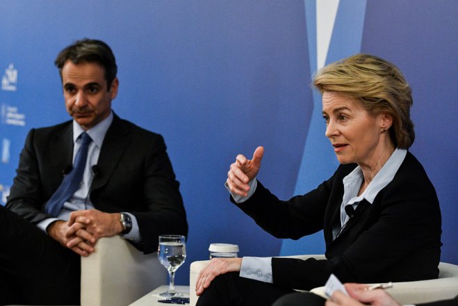 Unser Foto (© Eurokinissi) entstand im März während eines Treffens zwischen der damaligen deutschen Verteidigungsministerin Ursula von der Leyen und dem damaligen Oppositionsführer Kyriakos Mitsotakis, der am 7.7.2019 zum Regierungschef gewählt wurde