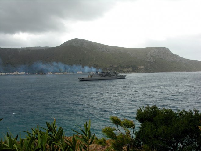 Unser Archivfoto (© Eurokinissi) zeigt die Fregatte Nikiforos Fokas in der Bucht von Leros.