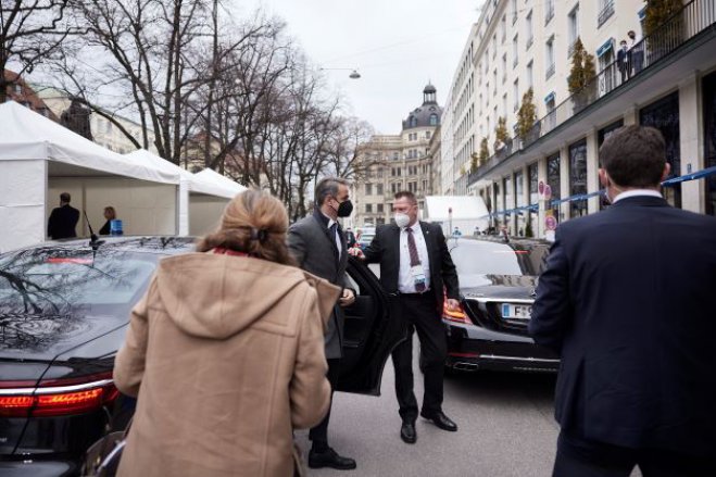 Unser Foto (© Pressebüro des Ministerpräsidenten / Dimitris Papamitsos) zeigt Premierminister Kyriakos Mitsotakis in München.