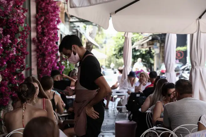 Das Spiel sollte immer der Unterhaltung dienen – ob am Strand von Mykonos oder in einem Café in Athen. (Foto: Eurokinissi)