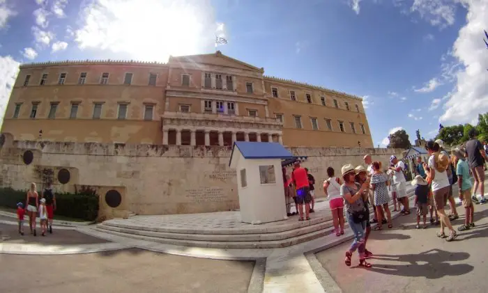 Unser Archivfoto (© Eurokinissi) zeigt das Parlamentsgebäude in Athen.