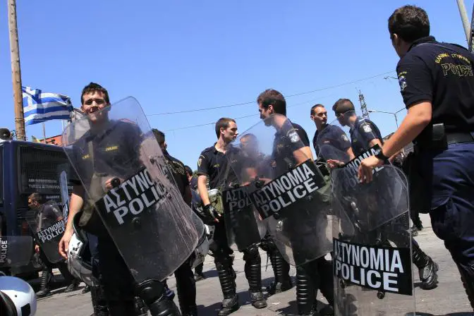 Sparpaket stößt auf Widerstand bei Oppositionsparteien und Gewerkschaften
