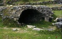 Foto (© ek):Tunnel von Eupalinos auf der Insel Samos.