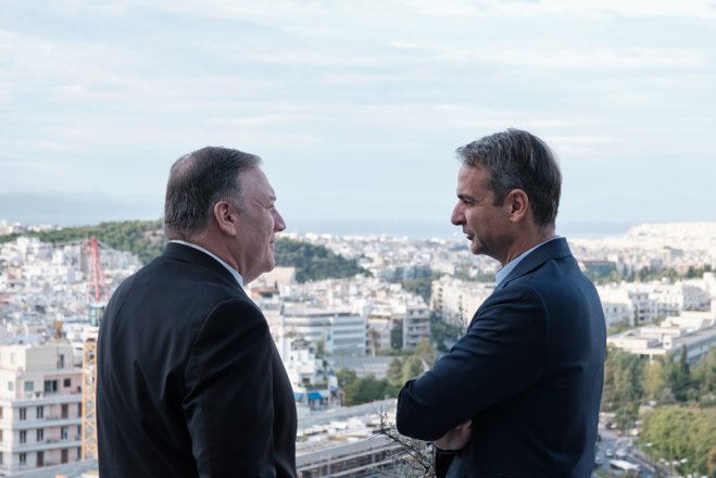 Unsere Fotos (© Eurokinissi) entstanden während des offiziellen Besuches des Außenministers der Vereinigten Staaten Mike Pompeo (l.) in Athen. Hier auf dem Foto mit Ministerpräsident Kyriakos Mitsotakis.