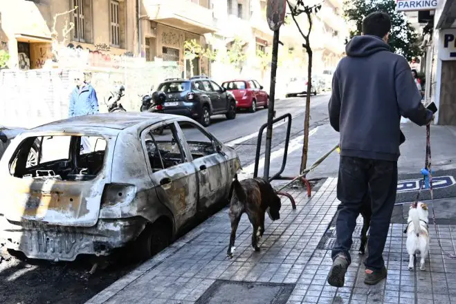 Unsere Fotos (© Eurokinissi) entstanden am Sonntag (13.4.) im Athener Stadtteil Exarchia.
