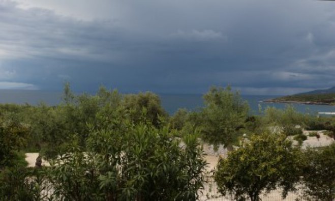 Unser Foto (© GZ / Hubert Seifert) zeigt Wolken über dem Meer. 