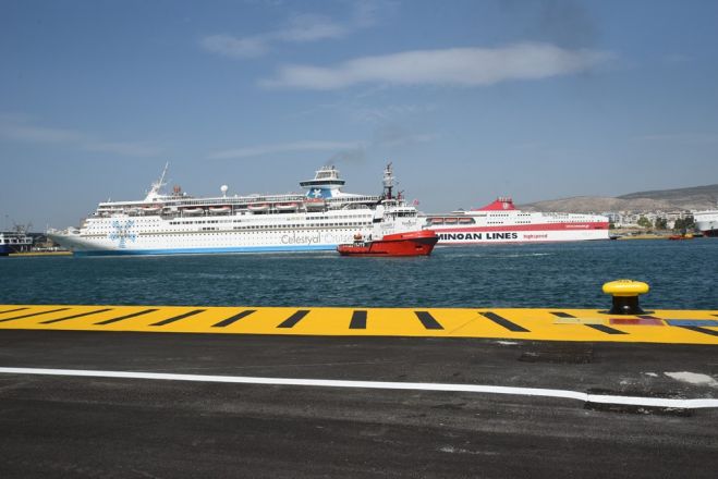 Unsere Archivfotos (© Eurokinissi) enstanden am 3. Oktober 2016 anlässlich der Einweihung eines neuen Kais von Cosco im Hafen von Piräus. Anwesend waren die stellvertretende Ministerin für Wirtschaft, Entwicklung und Tourismus, Elena Kountoura, sowie der Präsident der China Ocean Shipping (Group) Company (COSCO), Captain Xu Lirong.