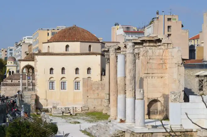 Vornehmend sonnig über Griechenland