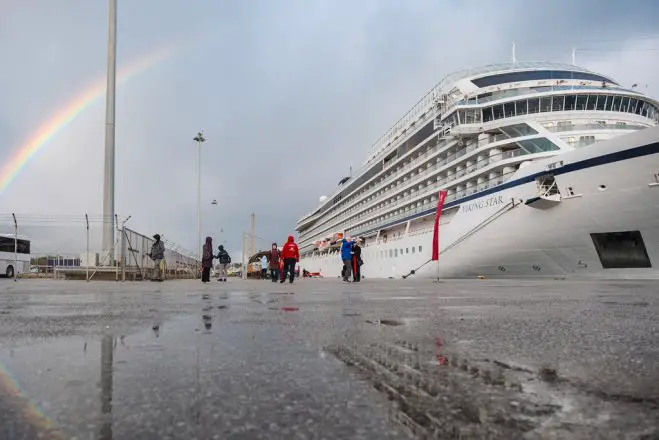 Unser Foto (© Eurokinissi) zeigt die „Viking Star“ am Hafen von Souda auf Kreta.