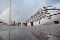 Unser Foto (© Eurokinissi) zeigt die „Viking Star“ am Hafen von Souda auf Kreta.