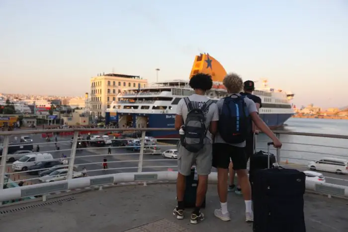 Unser Foto (© Eurokinissi) entstand Freitagmorgen (14.8.) im Hafen von Piräus.