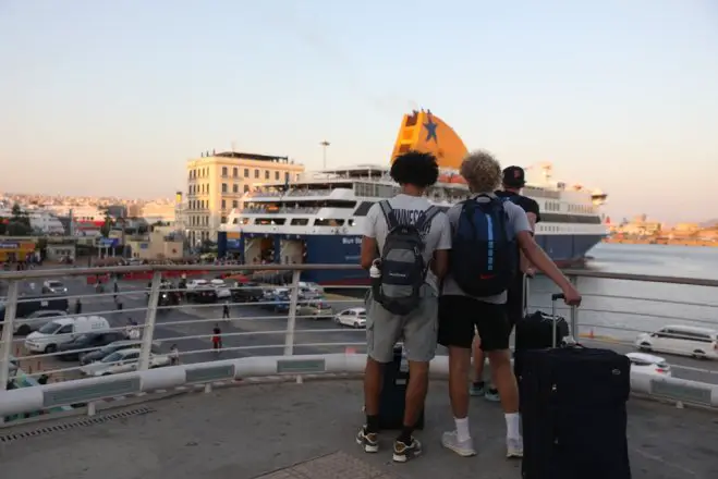 Unser Foto (© Eurokinissi) entstand Freitagmorgen (14.8.) im Hafen von Piräus.
