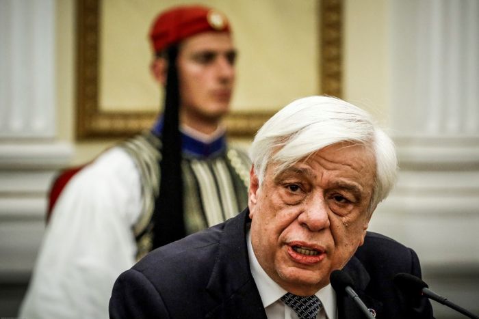 Unser Foto zeigt den griechischen Staatspräsidenten Prokopis Pavlopoulos. Er wird Anfang Mai den Thronfolger des Vereinigten Königreiches empfangen.