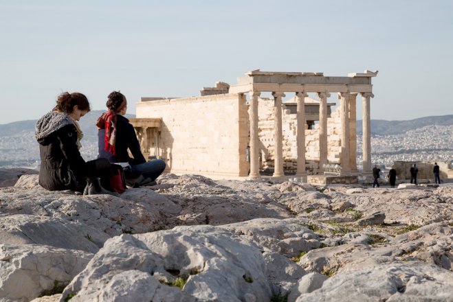 Unser Archivfoto (© GZ / Eleni Kougionis) zeigt einen ungewöhnlich ruhigen Moment auf der Athener Akropolis.