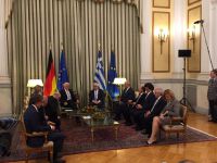 Unsere Fotos (© Griechenland Zeitung / Andreas Dengler) sind am Donnerstagvormittag während des offiziellen Treffens des deutschen Bundespräsidenten Frank-Walter Steinmeier mit seinem griechischen Amtskollegen Prokopis Pavlopoulos im Amtssitz des letzteren entstanden.